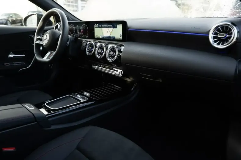 Mercedes-Benz A 220 din 2023 cu 6.729 km - oferta MER169509 - foto 2