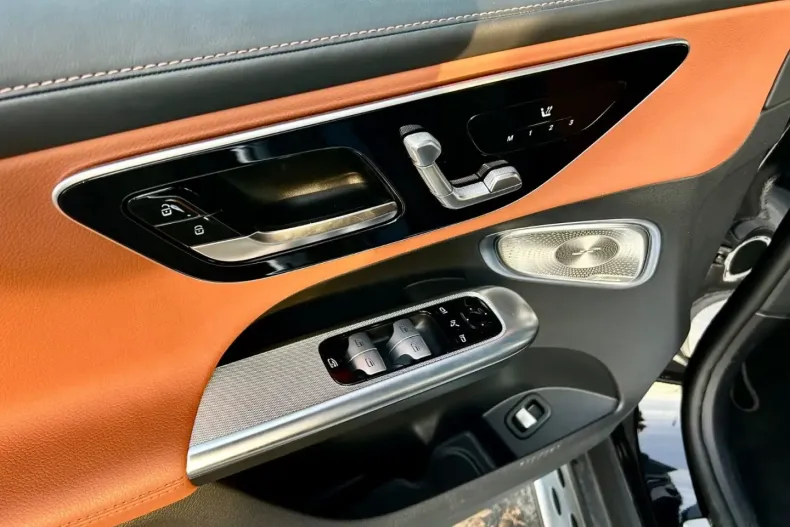 Mercedes-Benz GLC 220 din 2023 cu 18.500 km - oferta MER169601 - foto 11