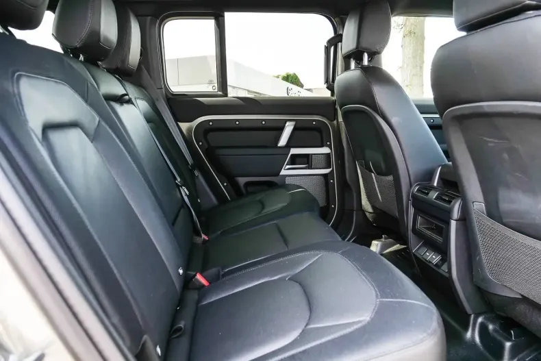 Land Rover Defender din 2023 cu 18.800 km - oferta LAN169628 - foto 4