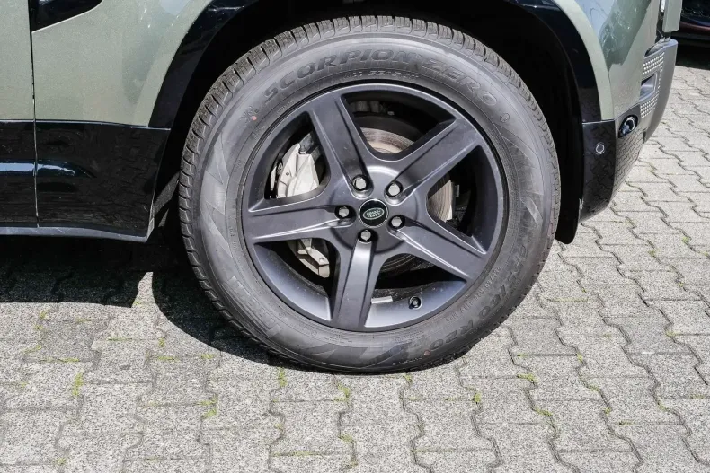 Land Rover Defender din 2023 cu 18.800 km - oferta LAN169628 - foto 9