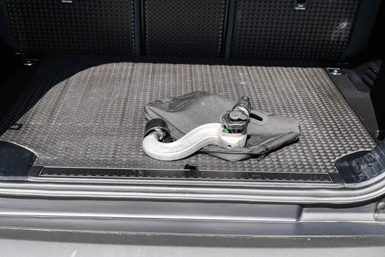 Land Rover Defender din 2023 cu 18.800 km - oferta LAN169628 - foto 12