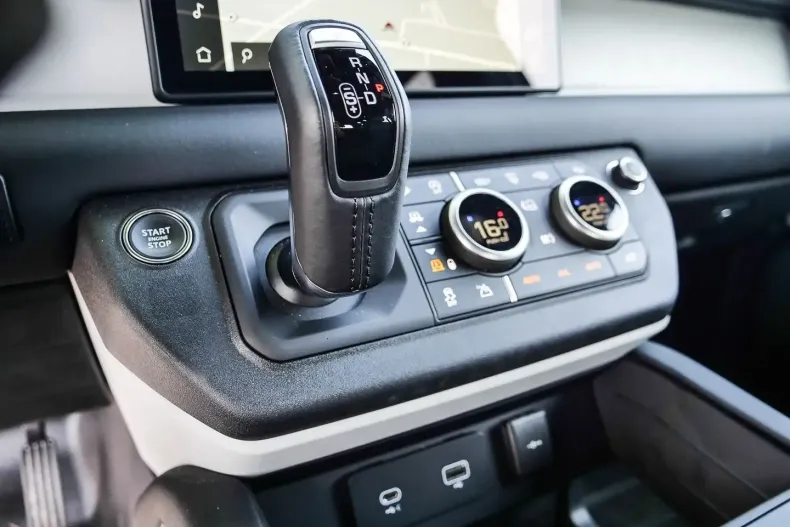 Land Rover Defender din 2023 cu 18.800 km - oferta LAN169628 - foto 15