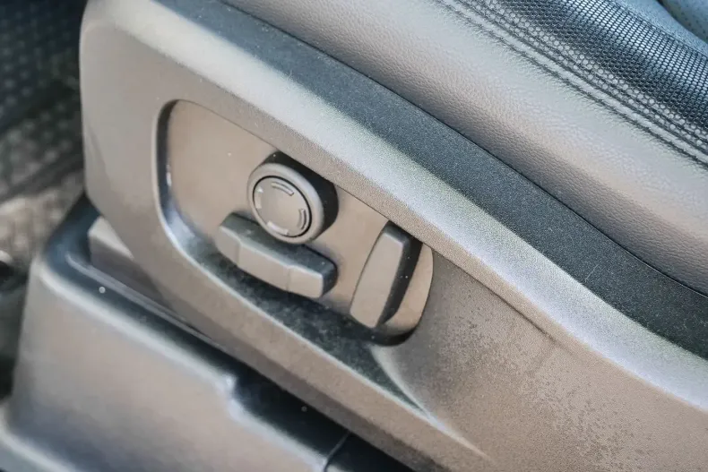 Land Rover Defender din 2023 cu 18.800 km - oferta LAN169628 - foto 16