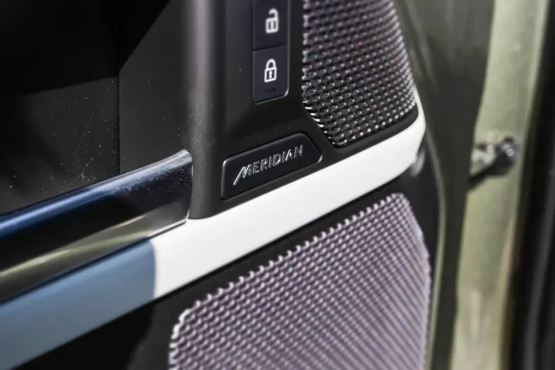 Land Rover Defender din 2023 cu 18.800 km - oferta LAN169628 - foto 18