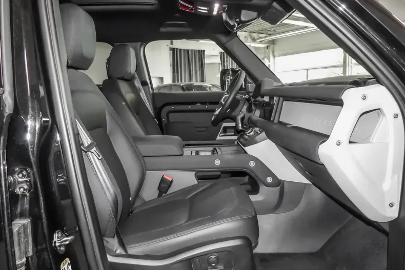 Land Rover Defender din 2023 cu 26.040 km - oferta LAN169629 - foto 3