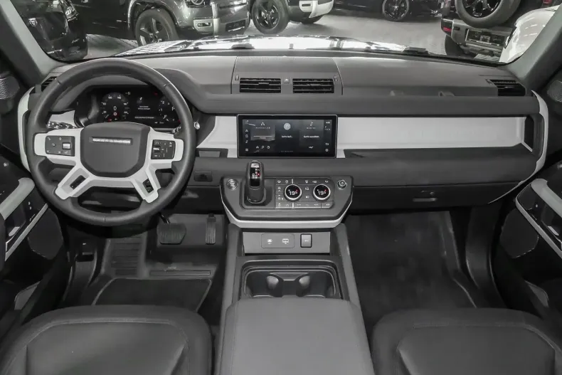 Land Rover Defender din 2023 cu 26.040 km - oferta LAN169629 - foto 4