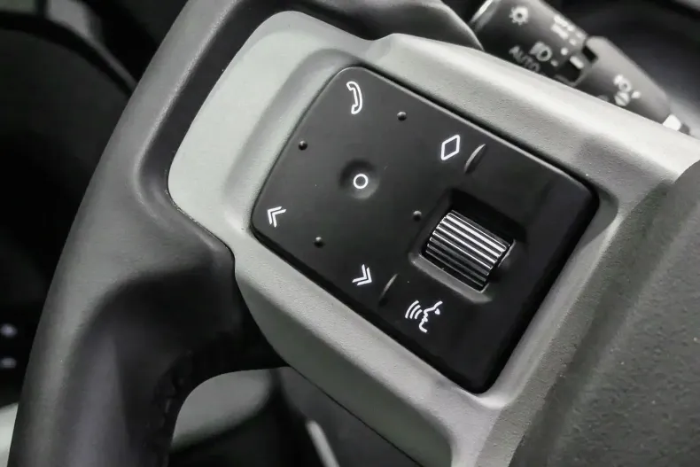 Land Rover Defender din 2023 cu 26.040 km - oferta LAN169629 - foto 17