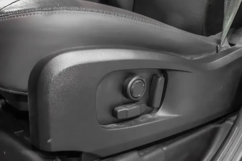 Land Rover Defender din 2023 cu 26.040 km - oferta LAN169629 - foto 18