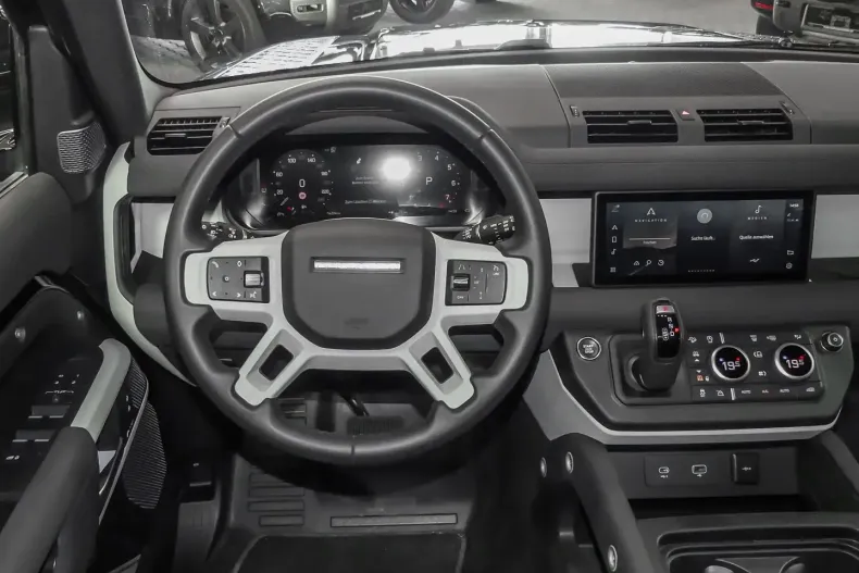 Land Rover Defender din 2023 cu 26.040 km - oferta LAN169629 - foto 19