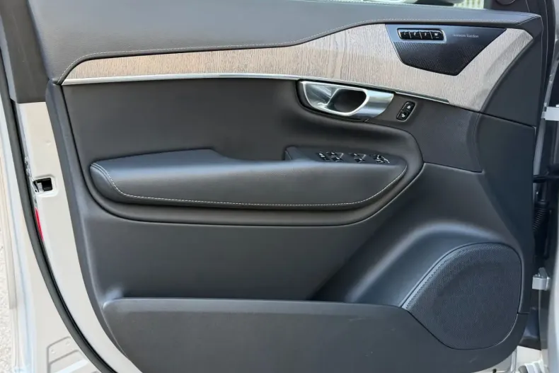 Volvo XC90 din 2022 cu 46.500 km - oferta VOL169648 - foto 11