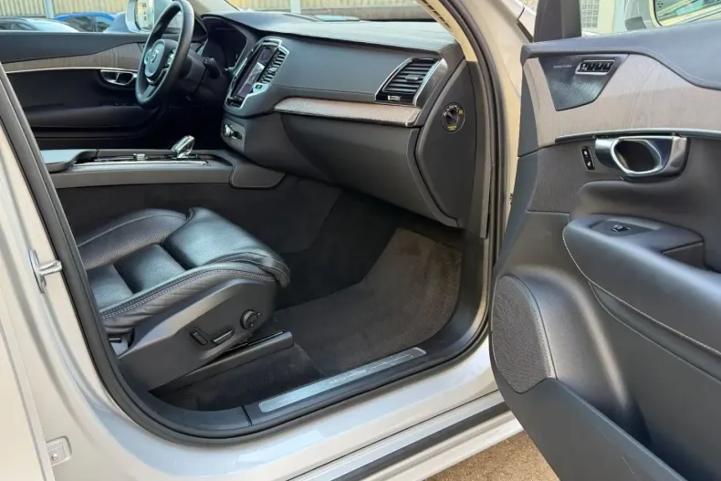 Volvo XC90 din 2022 cu 46.500 km - oferta VOL169648 - foto 20