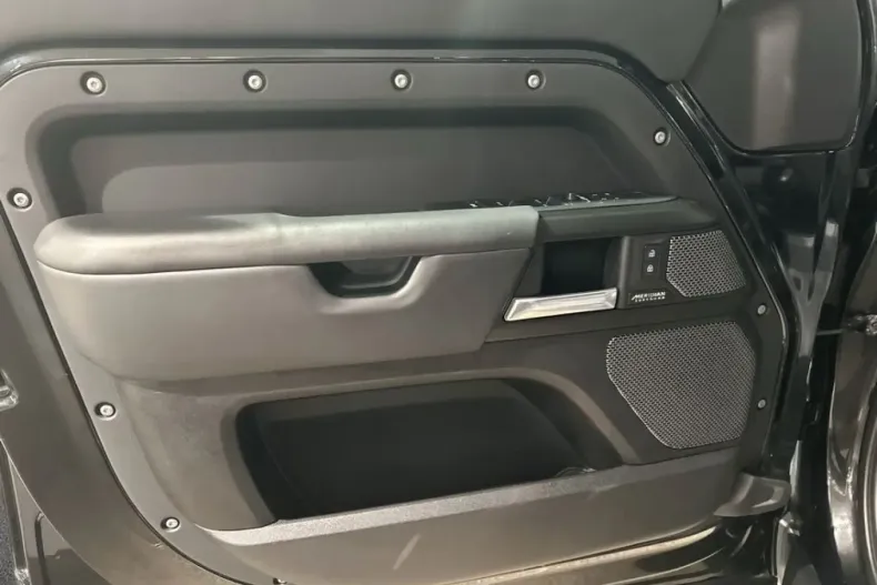 Land Rover Defender din 2023 cu 47.858 km - oferta LAN169649 - foto 13