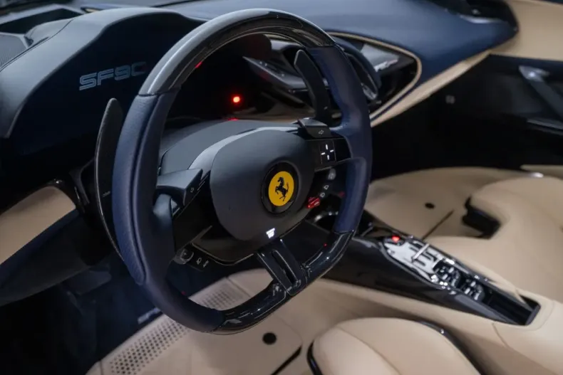 Ferrari SF90 din 2023 cu 2.300 km - oferta FER169719 - foto 12