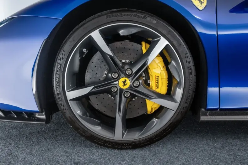 Ferrari SF90 din 2023 cu 2.300 km - oferta FER169719 - foto 15