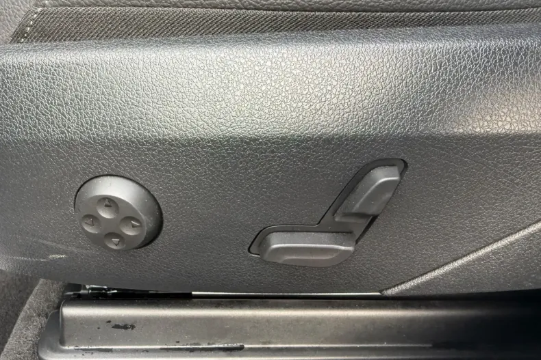 Mercedes-Benz GLC 200 din 2024 cu 20.575 km - oferta MER169762 - foto 16