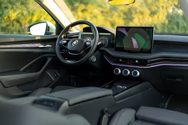 Skoda Superb din 2024 cu 16.600 km - oferta SKO169769 - foto 5