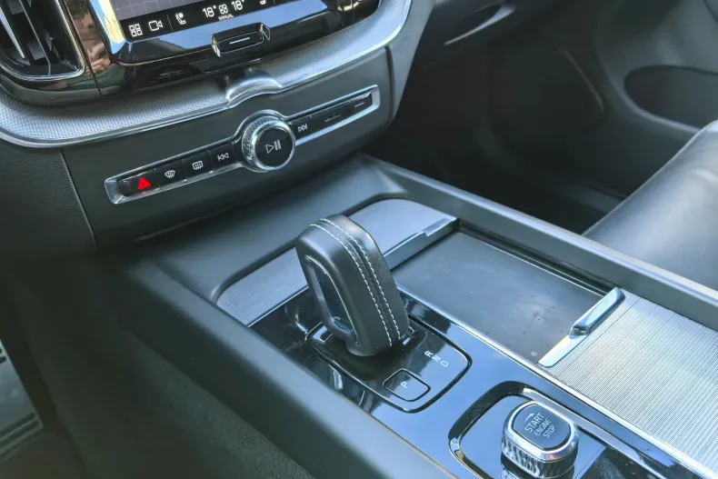 Volvo XC60 din 2022 cu 127.000 km - oferta VOL169796 - foto 23