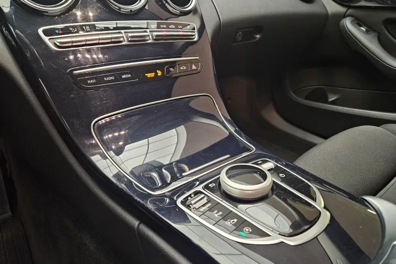 Mercedes-Benz C din 2021 cu 77.000 km - oferta MER169872 - foto 23