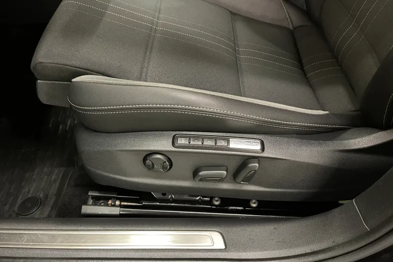 Volkswagen Passat Alltrack din 2021 cu 140.087 km - oferta VOL169883 - foto 30