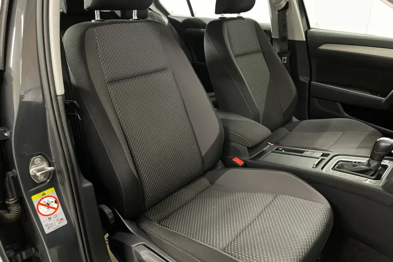 Volkswagen Passat din 2021 cu 39.325 km - oferta VOL169893 - foto 9