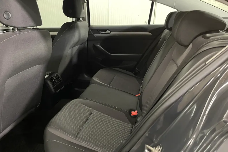 Volkswagen Passat din 2021 cu 39.325 km - oferta VOL169893 - foto 11