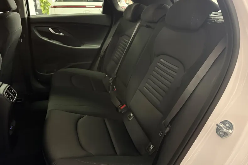 Hyundai i30 din 2025 cu 2 km - oferta HYU169901 - foto 14