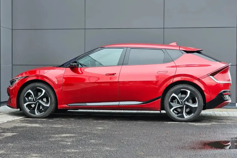 Kia EV6 din 2023 cu 12.900 km - oferta KIA169942 - foto 3