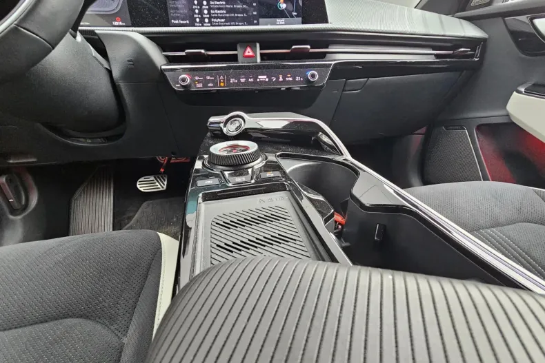 Kia EV6 din 2023 cu 12.900 km - oferta KIA169942 - foto 18