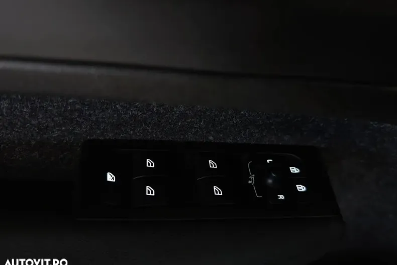 Volvo XC40 din 2020 cu 99.980 km - oferta VOL169969 - foto 12