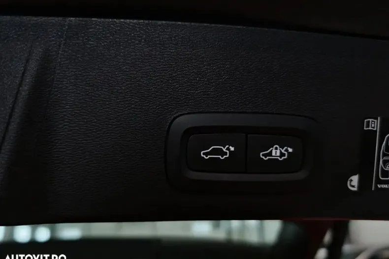 Volvo XC40 din 2020 cu 99.980 km - oferta VOL169969 - foto 13