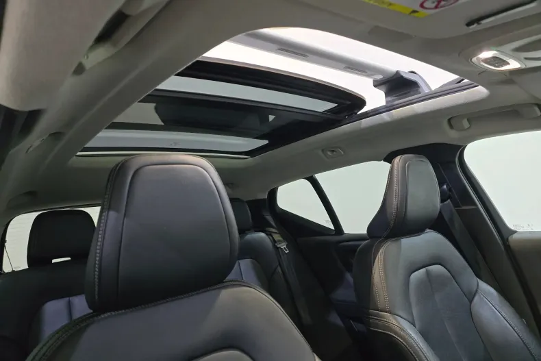 Volvo XC40 din 2021 cu 123.785 km - oferta VOL169971 - foto 9