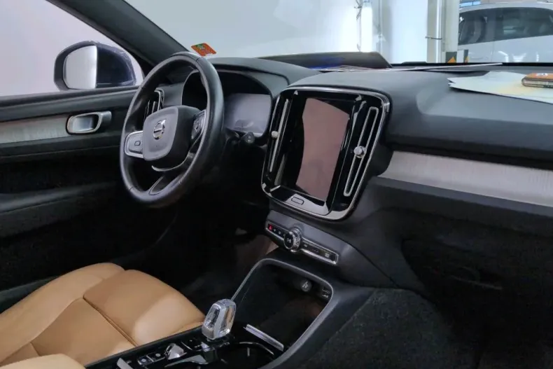 Volvo XC40 din 2020 cu 130.163 km - oferta VOL169975 - foto 5