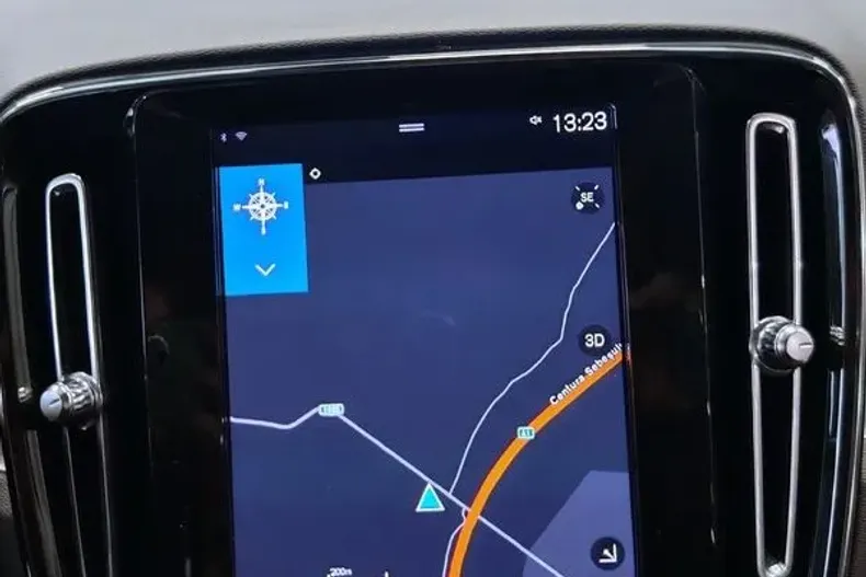 Volvo XC40 din 2020 cu 130.163 km - oferta VOL169975 - foto 8