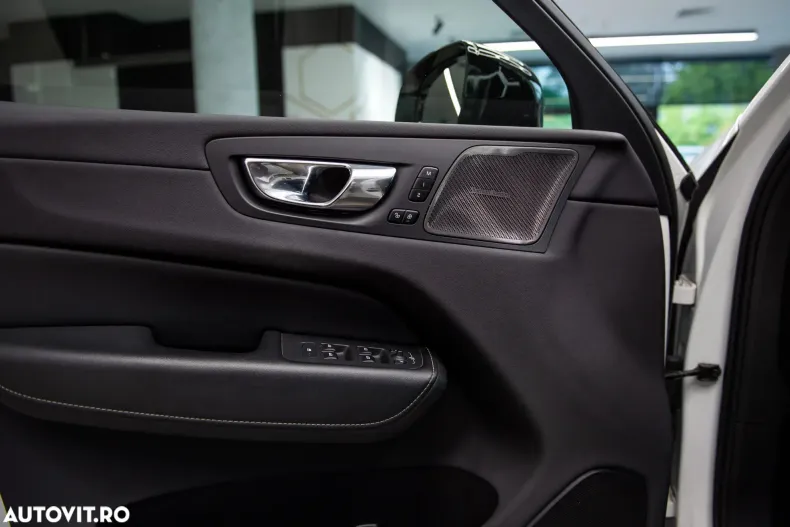 Volvo XC60 din 2021 cu 42.900 km - oferta VOL169989 - foto 11