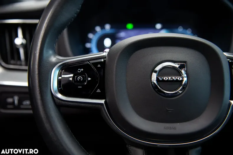 Volvo XC60 din 2021 cu 42.900 km - oferta VOL169989 - foto 19