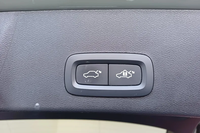 Volvo XC40 din 2022 cu 112.513 km - oferta VOL169994 - foto 31