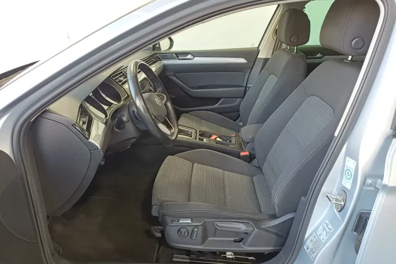 Volkswagen Passat din 2022 cu 106.193 km - oferta VOL169997 - foto 5