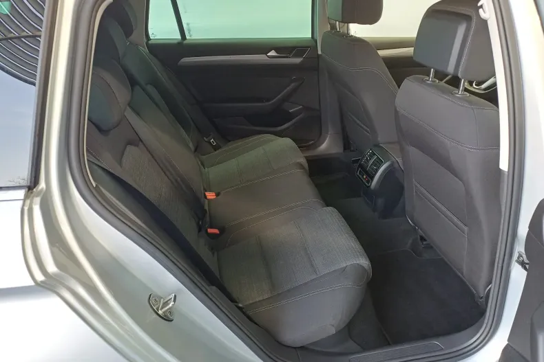 Volkswagen Passat din 2022 cu 106.193 km - oferta VOL169997 - foto 32