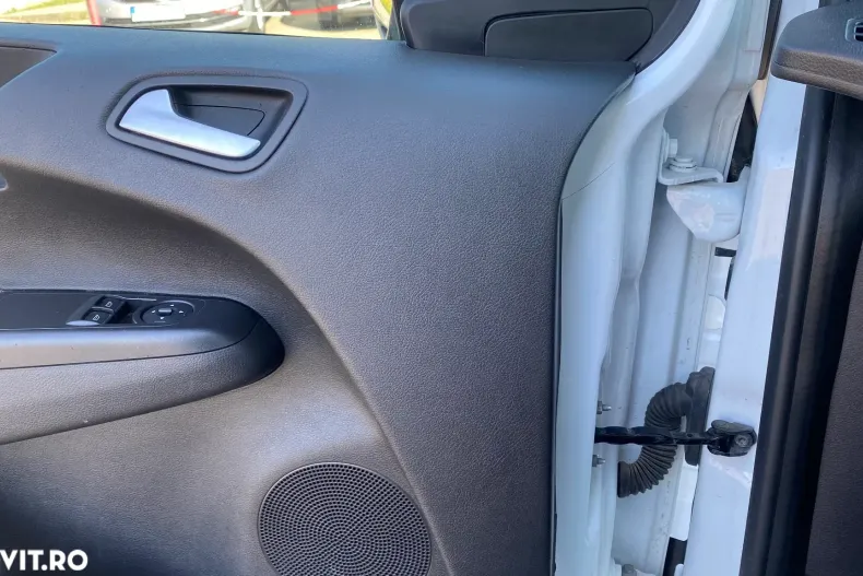 Ford Tourneo Courier din 2020 cu 65.376 km - oferta FOR170071 - foto 10