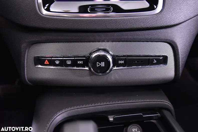 Volvo XC90 din 2022 cu 73.218 km - oferta VOL170136 - foto 17