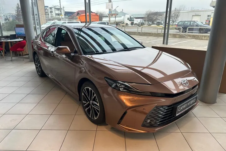 Toyota Camry din 2025 cu 0 km - oferta TOY170159 - foto 1