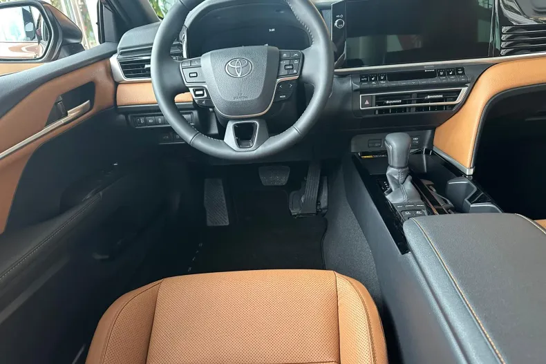 Toyota Camry din 2025 cu 0 km - oferta TOY170159 - foto 4