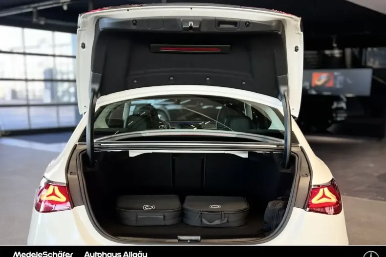 Mercedes-Benz E 300 din 2023 cu 14.155 km - oferta MER170240 - foto 11