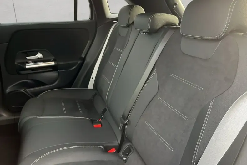 Mercedes-Benz GLA 180 din 2025 cu 3.585 km - oferta MER170259 - foto 15