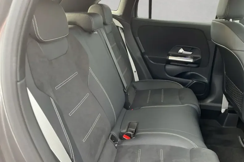 Mercedes-Benz GLA 180 din 2025 cu 3.585 km - oferta MER170259 - foto 18