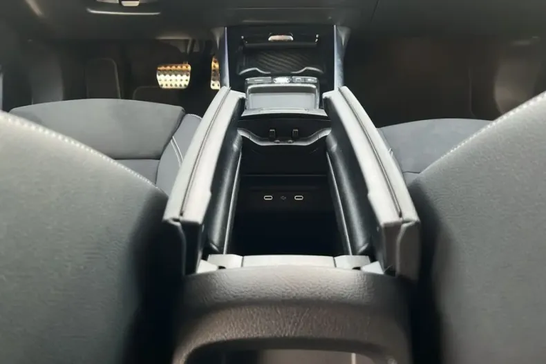 Mercedes-Benz GLA 180 din 2025 cu 3.585 km - oferta MER170259 - foto 22