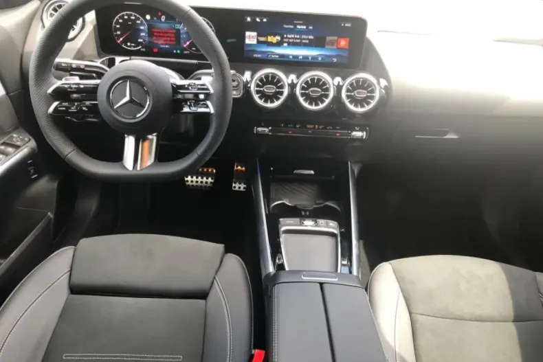 Mercedes-Benz GLA 180 din 2025 cu 8.913 km - oferta MER170260 - foto 3