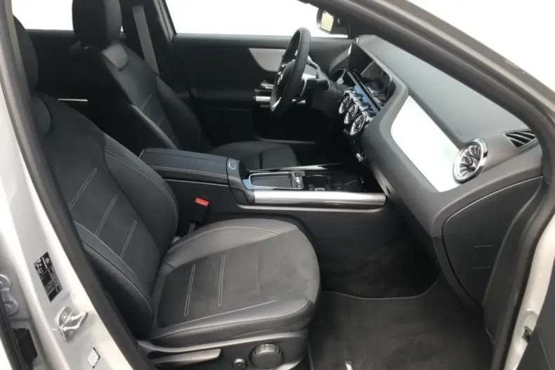 Mercedes-Benz GLA 180 din 2025 cu 8.913 km - oferta MER170260 - foto 4