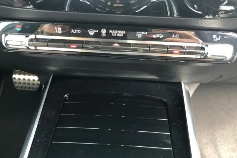 Mercedes-Benz GLA 180 din 2025 cu 8.913 km - oferta MER170260 - foto 13