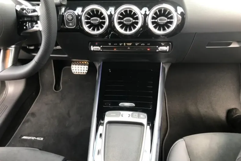 Mercedes-Benz GLA 180 din 2025 cu 8.913 km - oferta MER170260 - foto 14